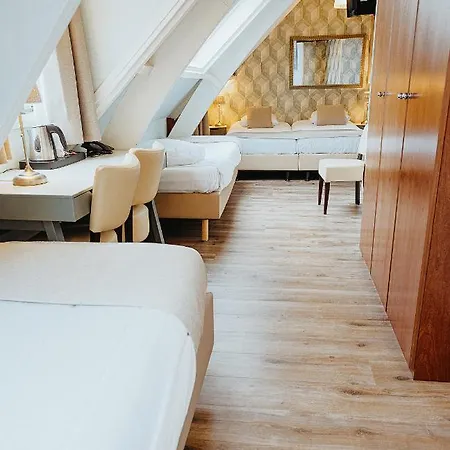 Johannes Vermeer 3* Delft