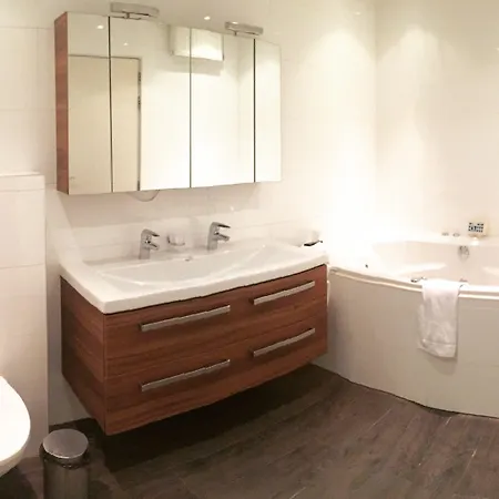 Johannes Vermeer 3* Delft