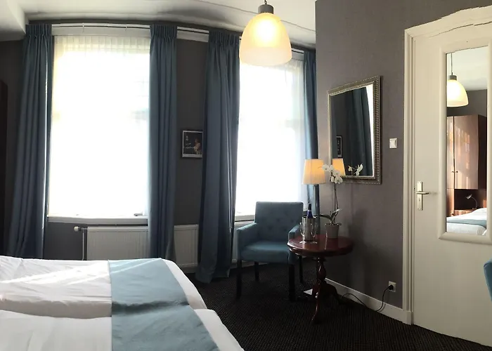 Johannes Vermeer 3* Delft