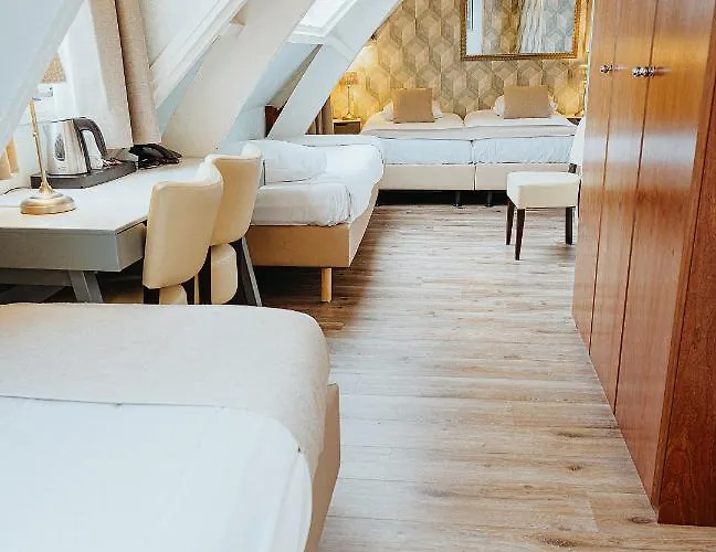 Johannes Vermeer 3* Delft